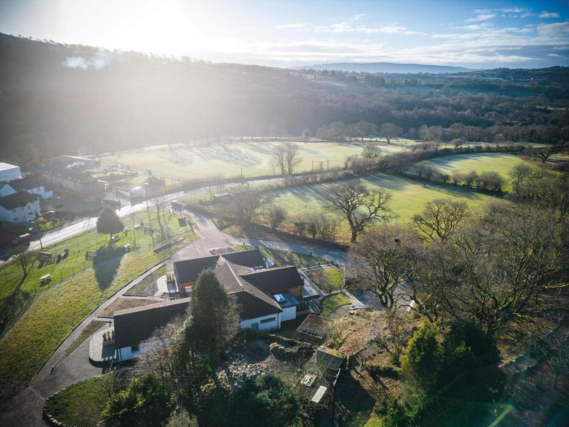 Suite 5 - Sleeping Giant Hotel - Pen Y Cae Inn Brecon Exterior foto